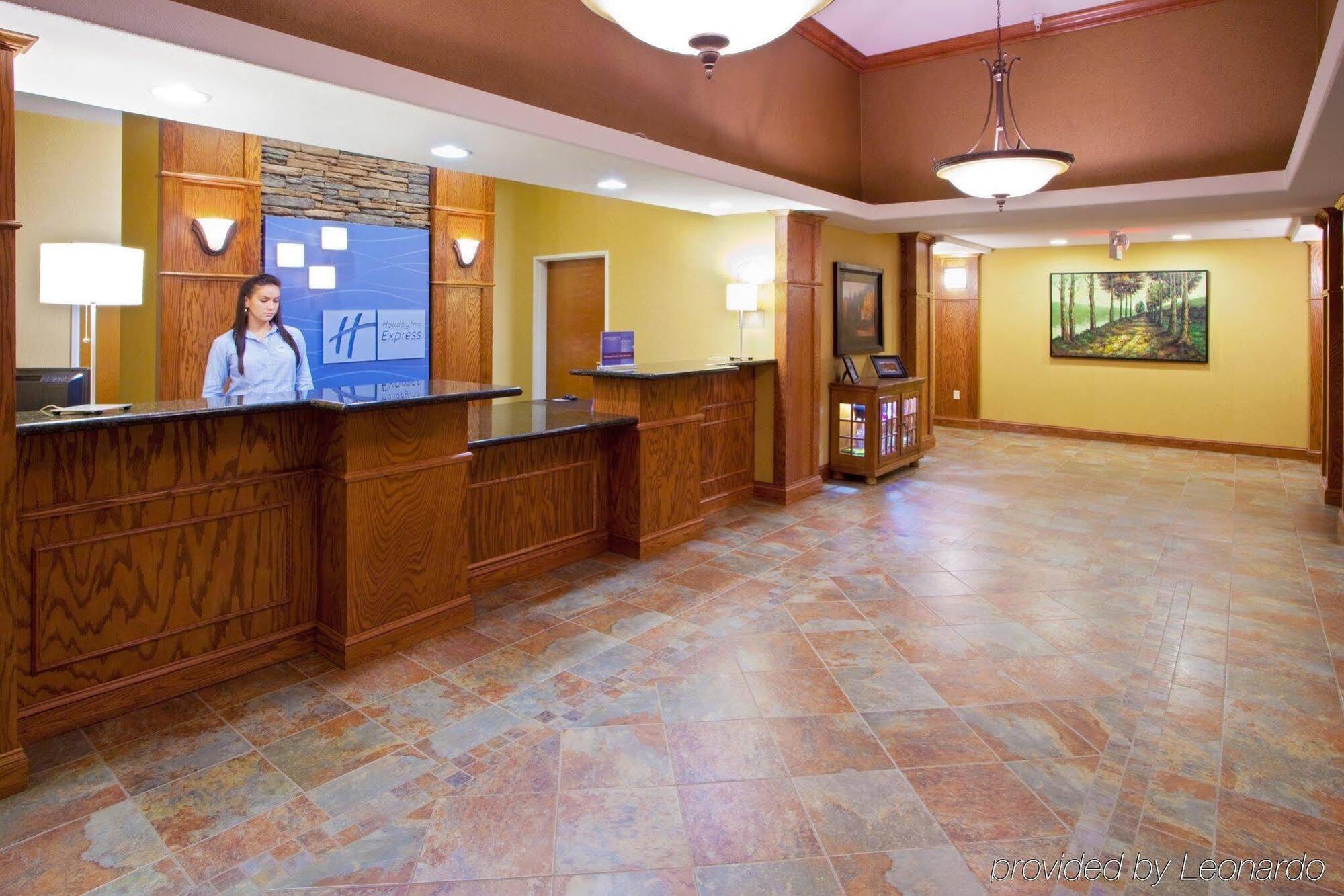 Holiday Inn Express Hotel & Suites Weston By Ihg Exterior photo